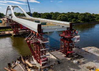 Symbolic railway bridge between Poland and Germany replaced with world-first network arch bridge
