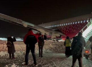 Rossiya Sukhoi Superjet 100, operating for Aeroflot, skids off Saransk Airport runway, Russia
