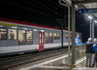 Swift police intervention rescues hostages in Yverdon (Switzerland) train incident; assailant killed