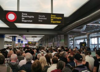 Chaos at Palma de Mallorca Airport security checkpoints amid departure rush