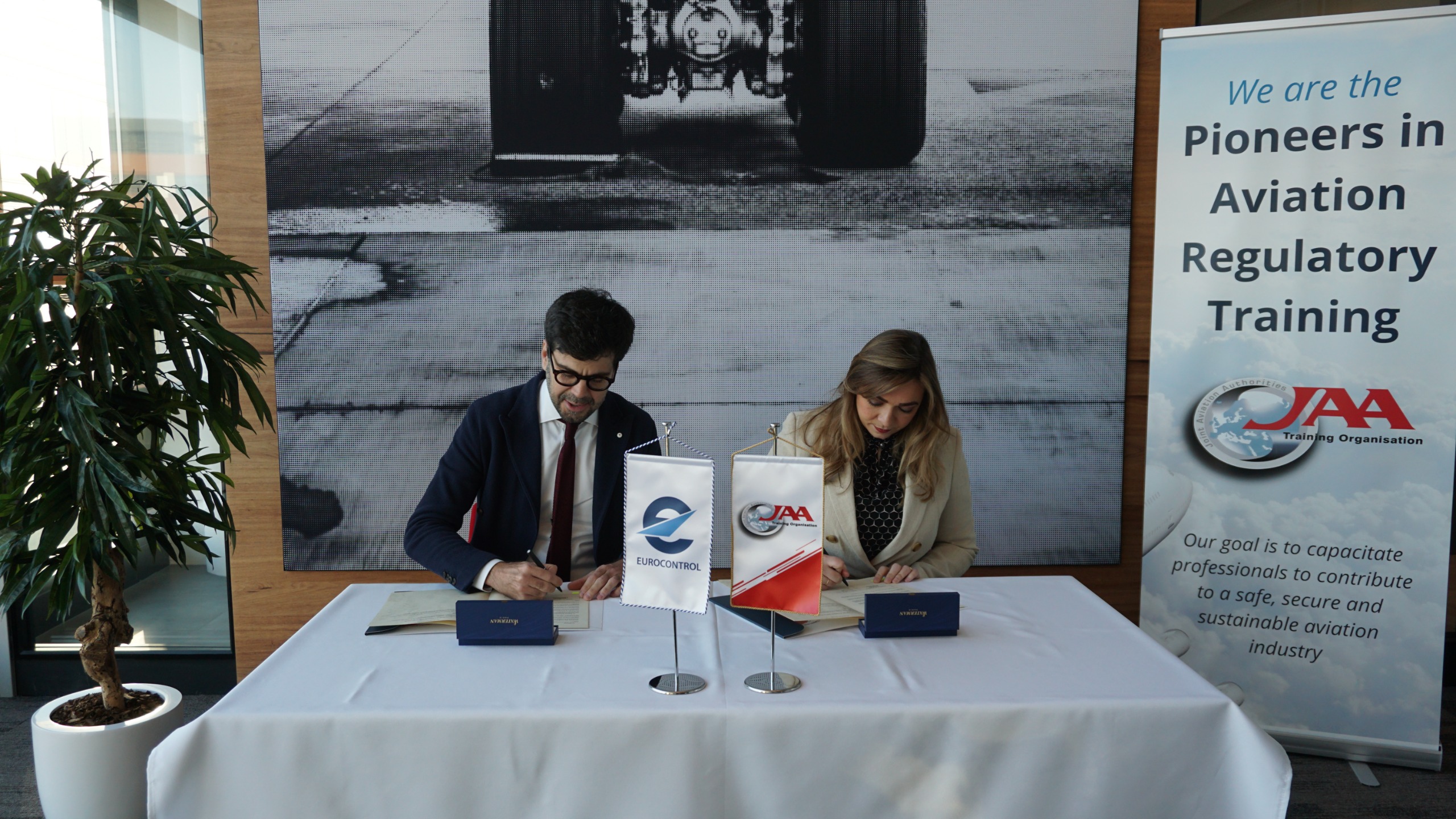 Enhanced partnership to revolutionise aviation training