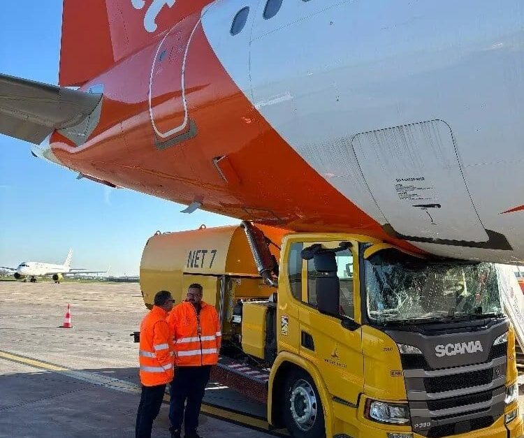 Truck collides with parked easyJet A320 at Paris Orly