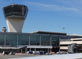 Smoke in Newark control tower disrupts flights amid wider New York airport chaos