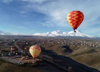 Hot air balloon crash in Turkey kills pilot, injures 31 tourists