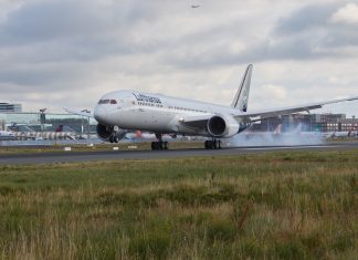 Lufthansa welcomes first Dreamliner with Allegris cabin in Frankfurt