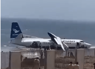 StarSky Fokker 50 overruns runway in Mogadishu, ends up on beach