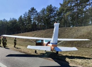 Light aircraft makes emergency landing on Polish motorway without injuries