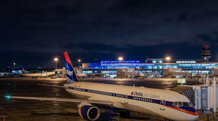 Delta employee killed in tug crash at Orlando Airport