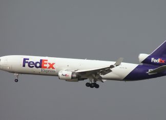 FedEx’s iconic MD-11 fleet gets a reprieve until 2032