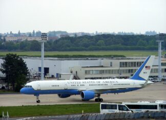 Trump reportedly switched aircraft in secret over Iranian missile threat