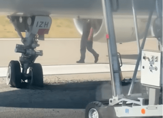Iberia A320 disabled on Split runway after nose landing gear failure