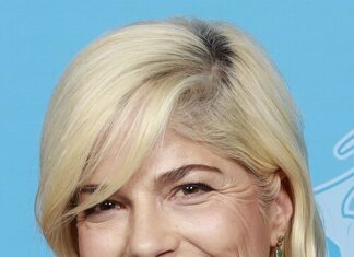 Actress Selma Blair taken into custody and hospitalised after alleged assault on Delta cabin crew